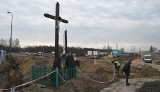 Krzyż w środku budowy nowej drogi na Zagnańskiej w Kielcach. Co się z nim stanie? [ZDJĘCIA]