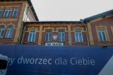 Co z remontem dworca PKP w Olkuszu? Czy nieczynna od lat ruina przejdzie gruntowną przebudowę? Zobacz zdjęcia 