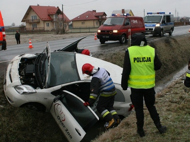 W wypadku w Trześni ranny został 35-letni kierowca Toyoty.