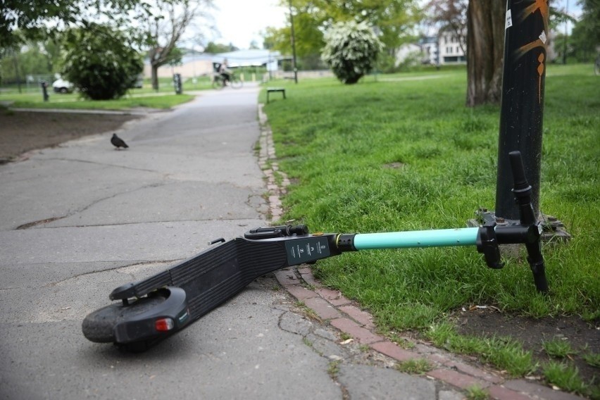 Nowa funkcja stref postoju Szczecińskiego Roweru Miejskiego. Ma rozwiązać problem porozrzucanych hulajnóg