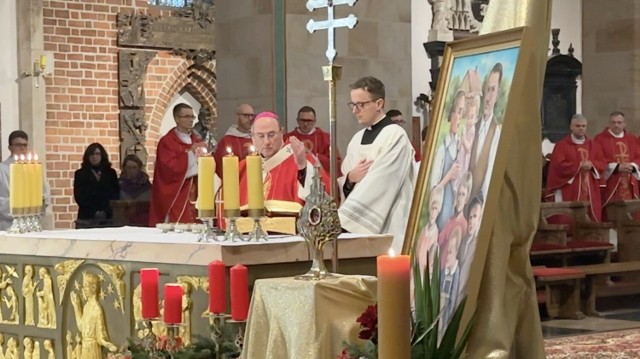 Relikwie przybyły do archidiecezji gnieźnieńskiej 9 grudnia z diecezji włocławskiejPrzejdź dalej -->