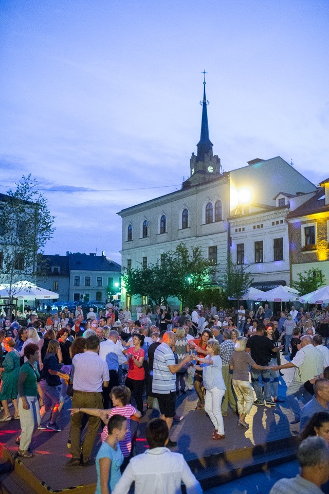 Letnia potańcówka na tarnowskim rynku