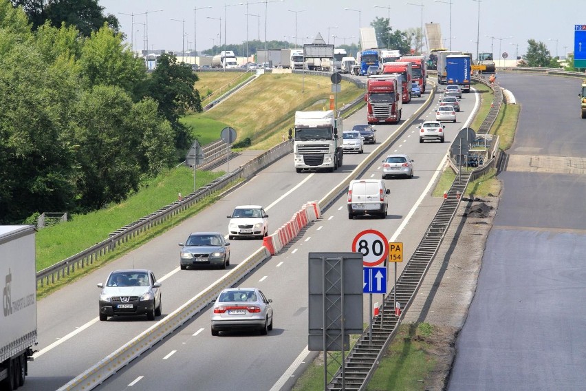 Płatne autostrady w Polsce [CENY 2020] Ile kosztuje A1, A2, A4 za przejazd? [MAPA] Drogi ekspresowe to alternatywa dla płatnych autostrad