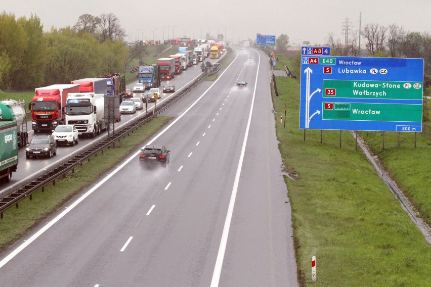 Płatne autostrady w Polsce [CENY 2020] Ile kosztuje A1, A2, A4 za przejazd? [MAPA] Drogi ekspresowe to alternatywa dla płatnych autostrad