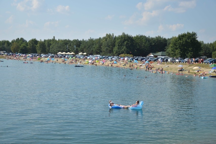 Kąpiel na zalewie w Radłowie jest zabroniona, ale mimo to...