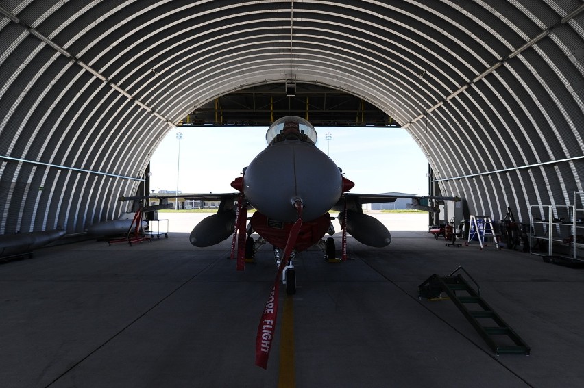 F-16 nad Radzionkowem. F-16 przelecą w piątek 400 metrów nad Śląskiem [NOWE ZDJĘCIA F-16]