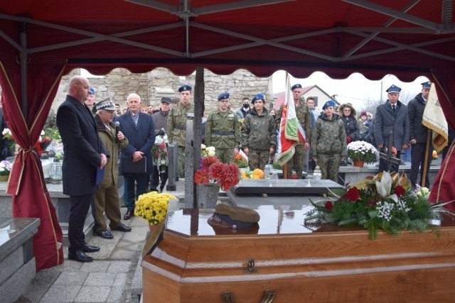 Uroczystości pogrzebowe miały miejsce na cmentarzu w Szydłowie.