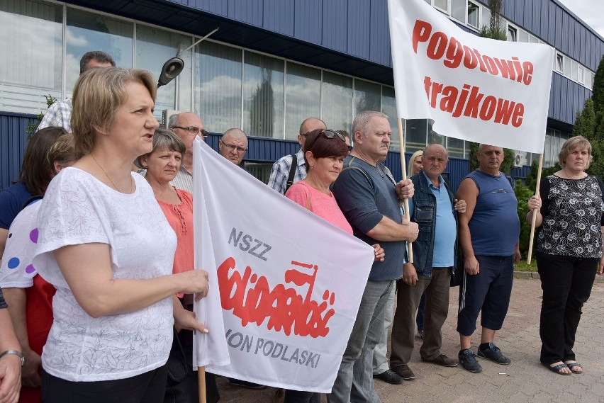 Protest w fabryce dywanów Agnella w Białymstoku