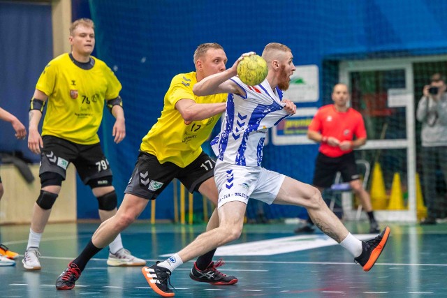 Handball Stal Mielec (biało-niebieskie stroje) rok kończy na pozycji lidera.