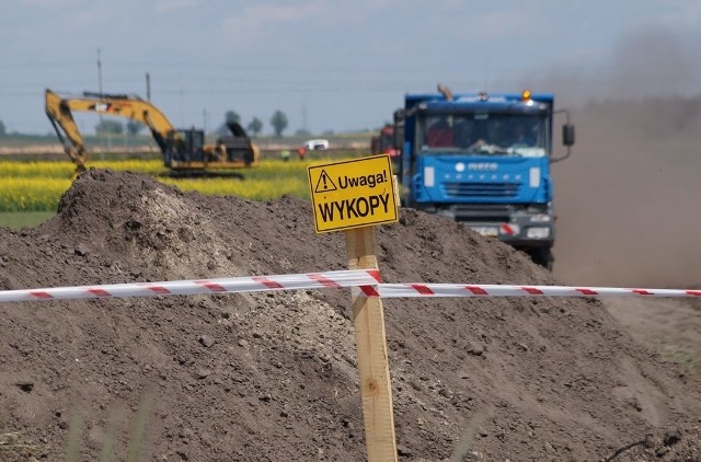 Plac budowy w Prace pod Jacewem zakończono. Teraz podobne prowadzone są na polach w okolicach Sikorowa.