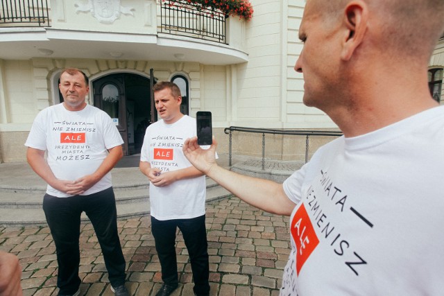 Bogdan Dzakanowski i Marcin Sypniewski poinformowali, że od początku lipca udało się zebrać 13 928 podpisów.