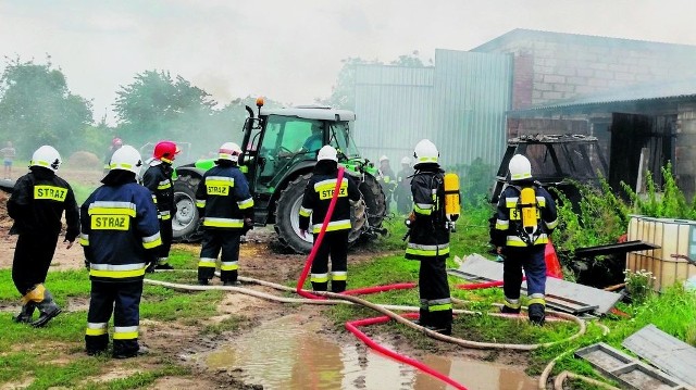 Pożar w Charcicach pod Chrzypskiem Wielkim gasiło 11 zastępów straży pożarnej z powiatu międzychodzkiego, z gmin: Sieraków, Chrzypsko Wielkie oraz Międzychód