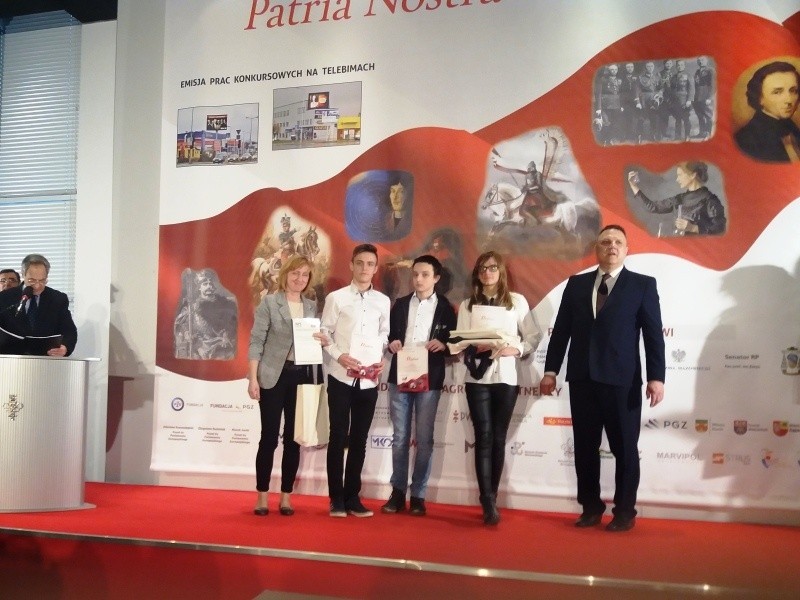 Uczniowie z Mariówki w finale konkursu Patria Nostra w...