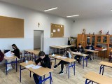 Próbny egzamin ósmoklasisty 2021 z języka angielskiego w powiecie włoszczowskim [ZDJĘCIA]