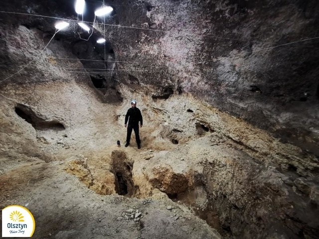 Niezwykłe odkrycie pod zamkiem w Olsztynie. Archeolodzy odkryli system jaskiń pod ruiny zamku koło Częstochowy.  Zobacz kolejne zdjęcia/plansze. Przesuwaj zdjęcia w prawo - naciśnij strzałkę lub przycisk NASTĘPNE