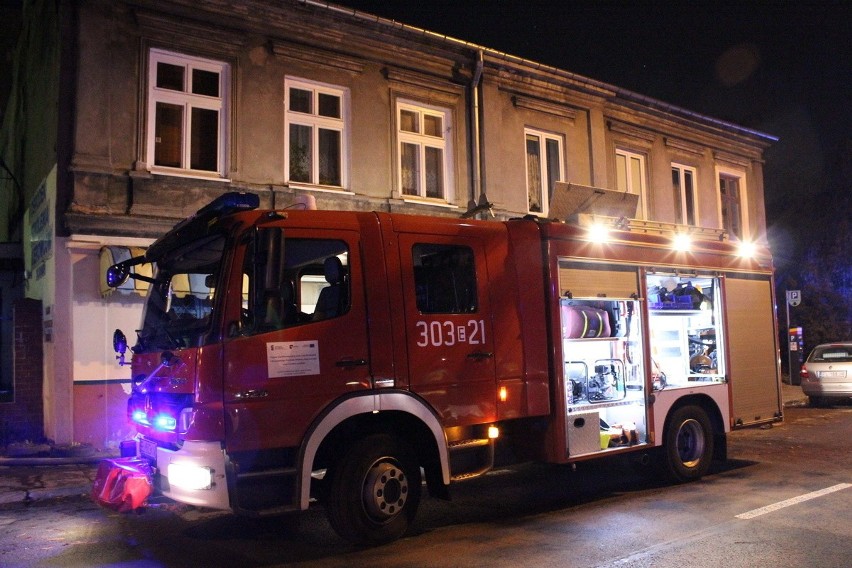 Pożar na Wólczańskiej. Poparzony mężczyzna wyskoczył z trzeciego piętra [ZDJĘCIA+FILM]