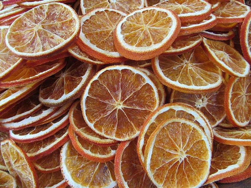 Pomarańcze to owoce typowo świąteczne. Użyć ich można nie...