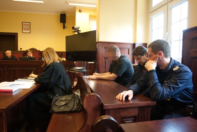 Przed Sądem Okręgowym w Słupsku odbyła się druga rozprawa w procesie Piotra L.,oskarżonego o to, że 13 czerwca  ub.r. zabił swoją żonę  w łazience ich mieszkania  w Jezierzycach.