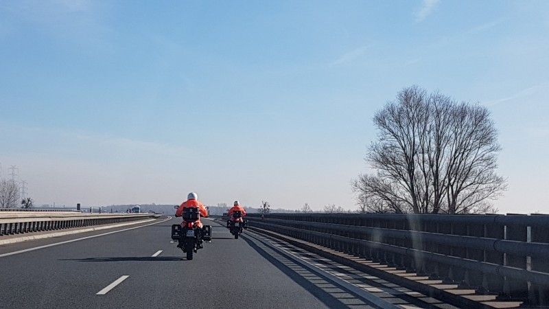 W sytuacjach zdarzeń drogowych patrole motocyklowe mają...