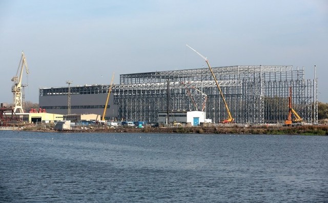 Budowa fabryki fundamentów morskich elektrowni wiatrowych na wyspie Ostrów Brdowski w Szczecinie