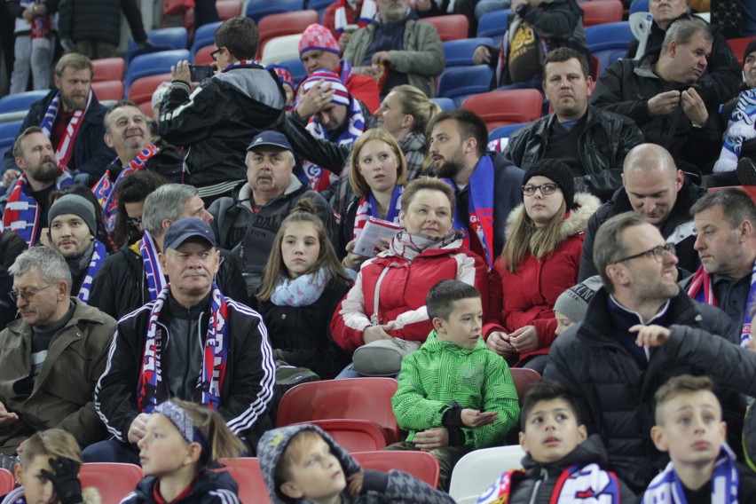 Górnik Zabrze - Śląsk Wrocław. Kibice odśpiewali hymn ZDJĘCIA KIBICÓW