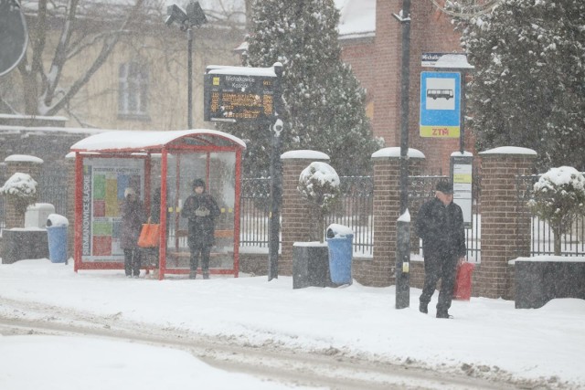 Do poniedziałku 4 grudnia, prognozuje się silne opady śniegu i niekorzystne warunki atmosferyczne na Śląsku.