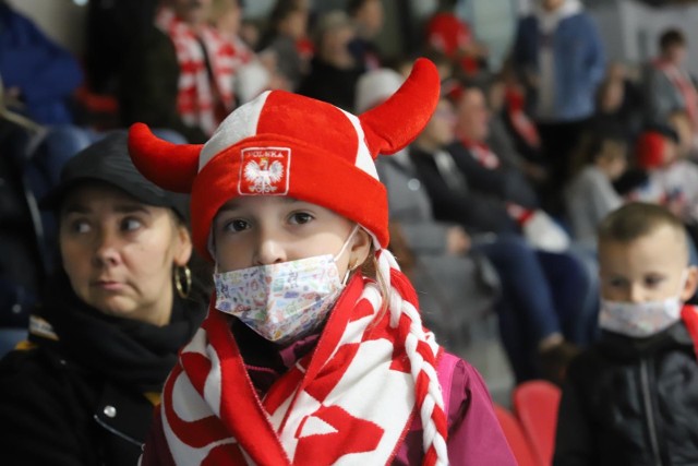 Kibice reprezentacji Polski na meczu naszej kadry z Turcją w Bytomiu    Zobacz kolejne zdjęcia. Przesuwaj zdjęcia w prawo - naciśnij strzałkę lub przycisk NASTĘPNE