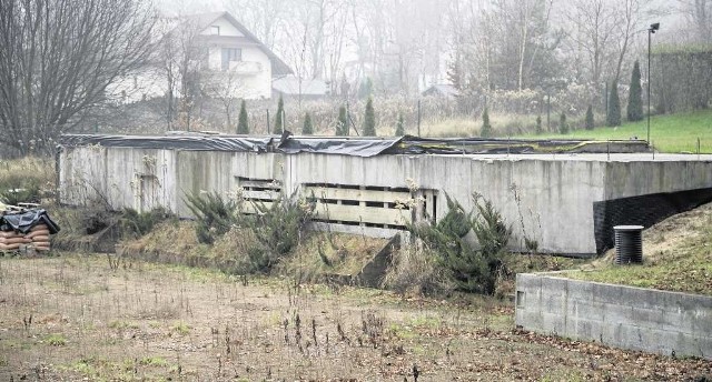 Zamiast zapowiadanych przez inwestora małych domków przy kortach miał powstać betonowy olbrzym