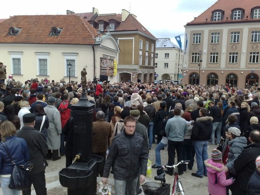 Tłumy przyszły na Rynek Kościuszki, by poświęcić pokarmy (zdjęcia)