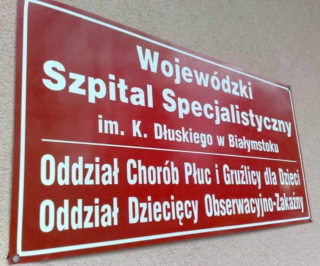 Kobieta zostawiła dziecko na komisariacie, bo nie ma pieniędzy na jego wychowywanie