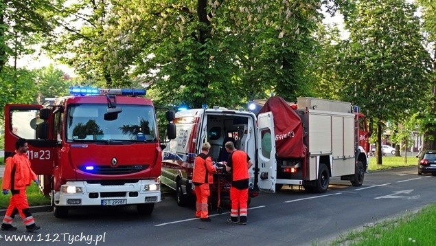 Ciężarówka wjechała w samochód w Tychach, tuż przy komendzie...