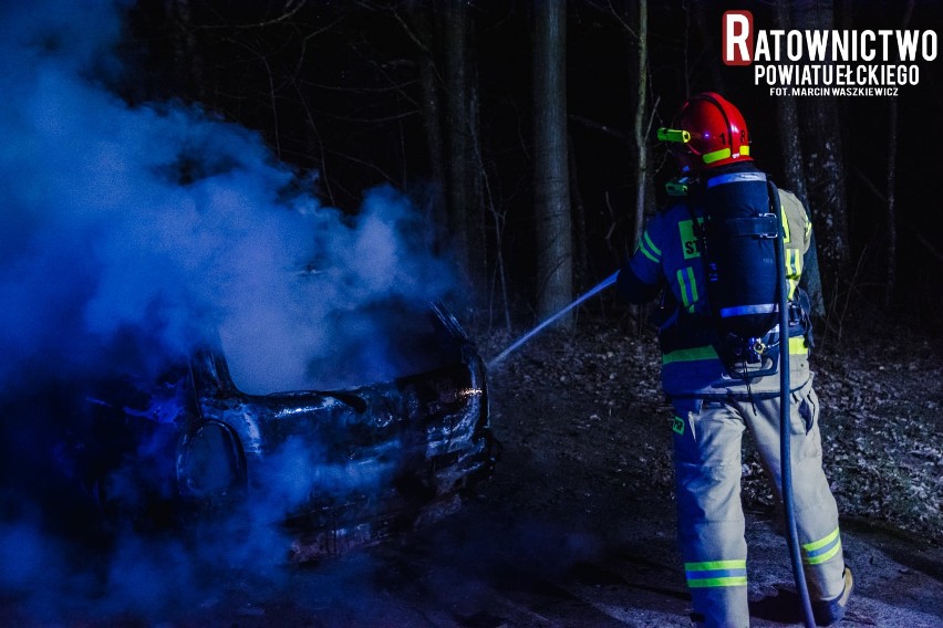 Ruska Wieś. Samochód osobowy spłonął na DK 16 (zdjęcia)