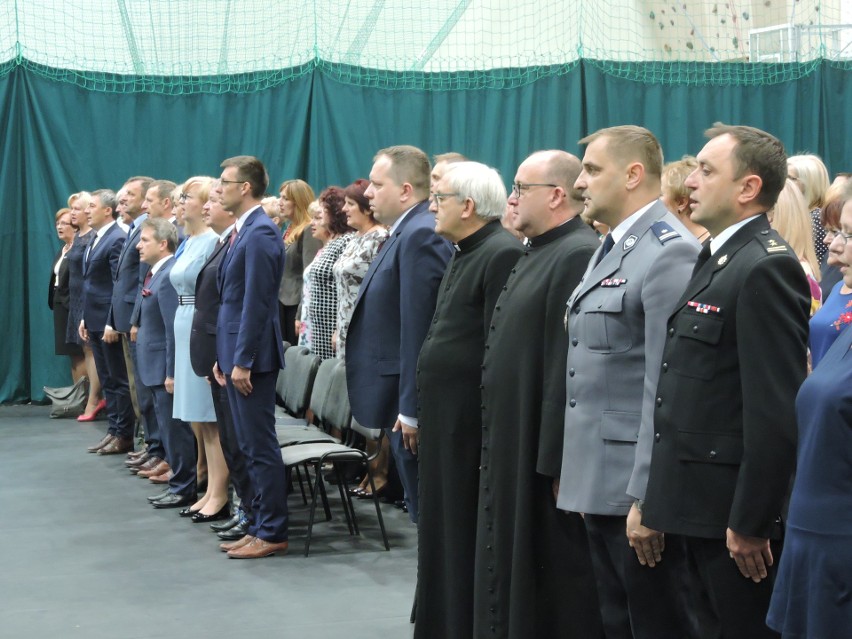 Ostrów Mazowiecka. Dzień Edukacji Narodowej: odznaczenia i nagrody dla najlepszych z subregionu [ZDJĘCIA, WIDEO]