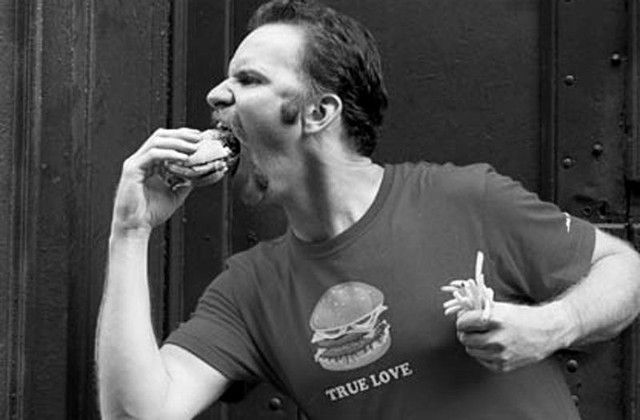 Morgan Spurlock przez 30 dni żywił się tylko w McDonaldzie i nie była to zdrowa dieta.