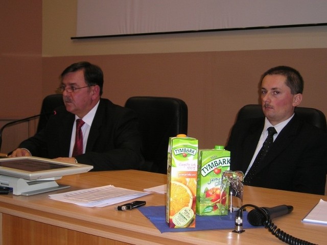 Henryk Zajko (po lewej) nie jest już przewodniczącym rady, został wiceburmistrzem.