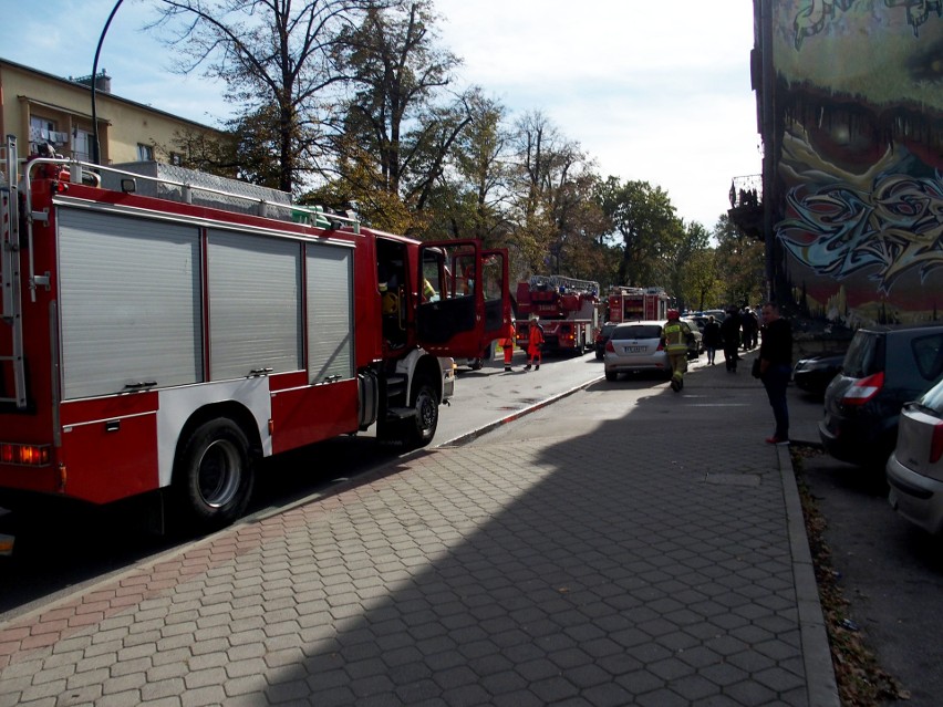 Nowy Sącz. Pożar w kamienicy przy al. Batorego sparaliżował miasto