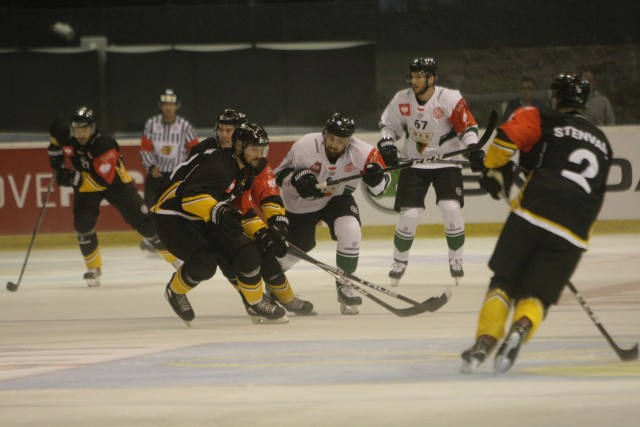 Szwedzka drużyna Skelleftea AIK strzeliła tyszanom aż osiem goli. Żaden polski zespół wciąż nie zdobył w hokejowej Lidze Mistrzów chociażby punktu.