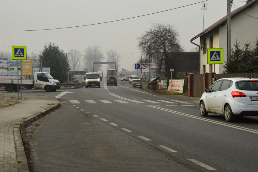 Skrzyżowanie w Biertowicach (od strony drogi krajowej nr 52)