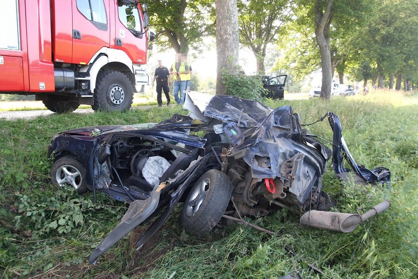 Tragiczny wypadek na trasie Warszkowo - Tychowo. Zginął 30-letni mężczyzn [ZDJĘCIA]