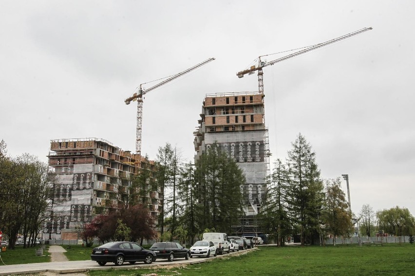 Nad Wisłokiem, obok Zalewu, powstają dwa mieszkalne wieżowce...