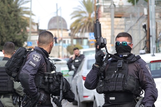 Napastnikiem, który w sobotę otworzył ogień na jerozolimskim Starym Mieście raniąc dwie osoby jest palestyński trzynastolatek - przekazała izraelska policja.