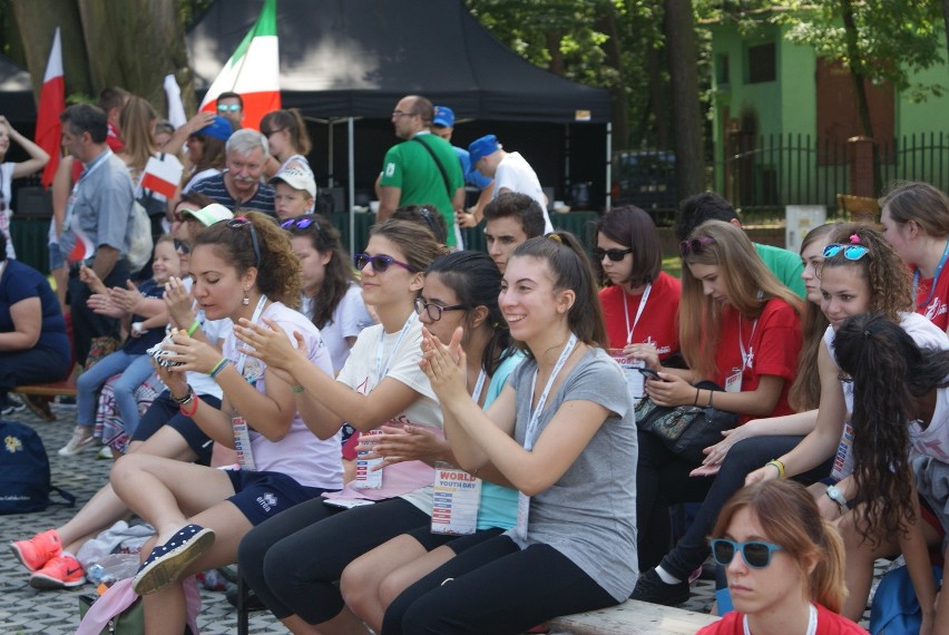 Goście z Włoch i Czech bawią się w Centrum Sportów Letnich...