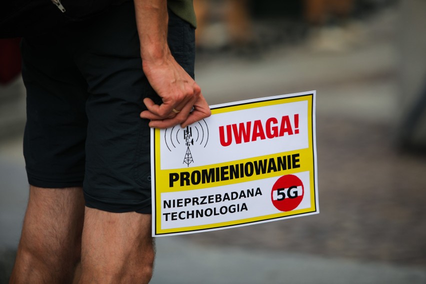 Kraków. Sprzeciwiają się wprowadzeniu technologii 5G [ZDJĘCIA, WIDEO]