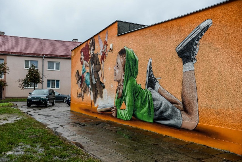 Mural znajduje się w gdańskiej dzielnicy Przeróbka