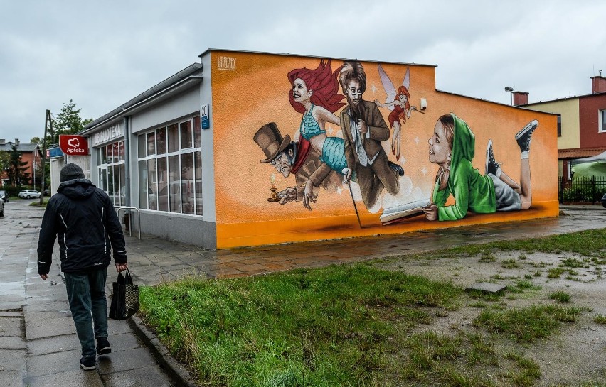 Mural znajduje się w gdańskiej dzielnicy Przeróbka