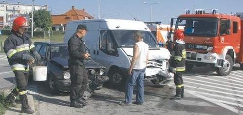 W tym wypadku ranny odniosło dwoje starszych ludzi, jadących volkswagenem