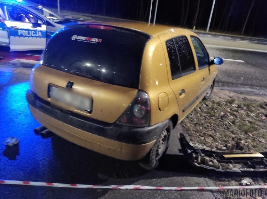 Walidrogi: Kierowca renault ściął uliczną latarnię i uciekł