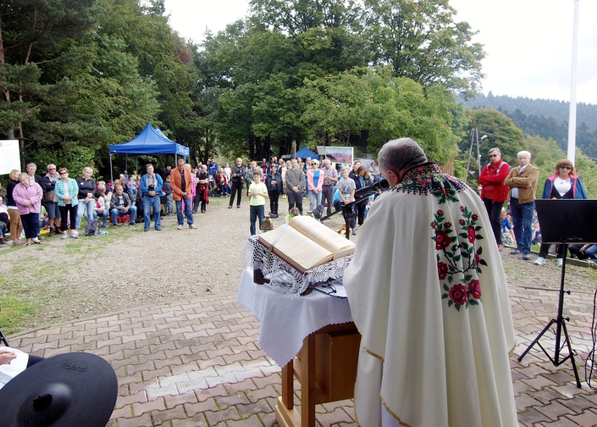 Odkryj Beskid Wyspowy. 53 złote rysie na Miejskiej Górze. W niedzielę szczyt zdobyło ponad 700 turystów