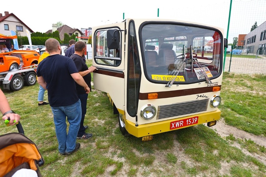 IV Zlot Jelcza w Jelczu-Laskowicach. Motoryzacyjne perełki z pięknymi historiami [ZDJĘCIA]