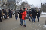 92. urodziny Gdyni [10.02.2018]. Mieszkańcy wznieśli urodzinowy toast gorącą czekoladą koło Infoboksu na ul. Świętojańskiej [zdjęcia, wideo]